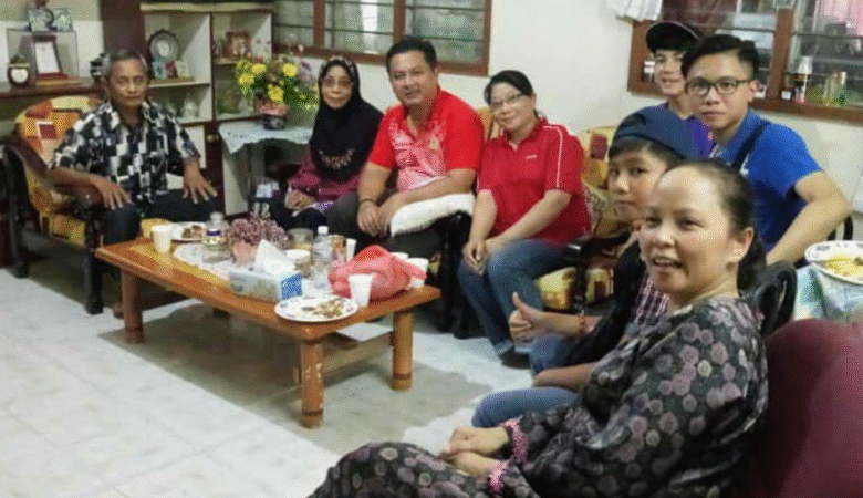 Perpaduan Bengkoka Terbina di Meja yang Sama